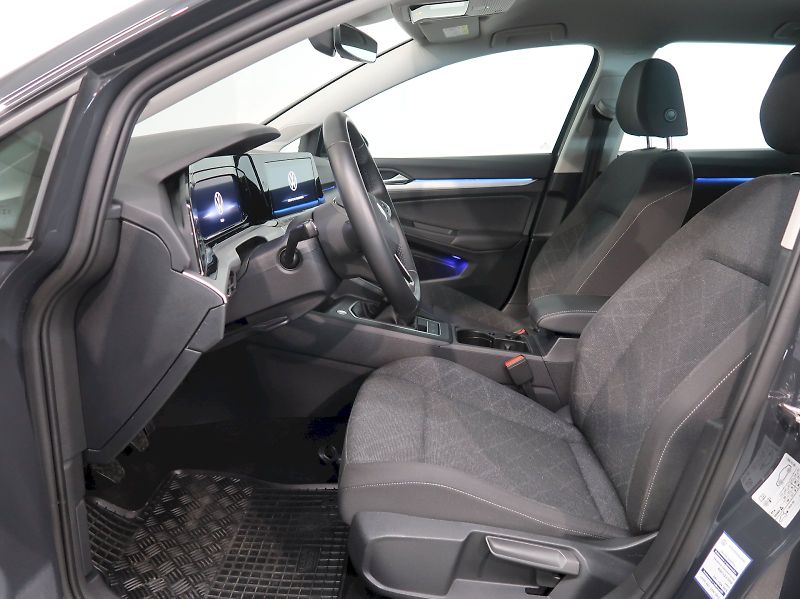 Volkswagen Golf (2023) LIFE 1.0TSI 81KW - fotka 13 z 34