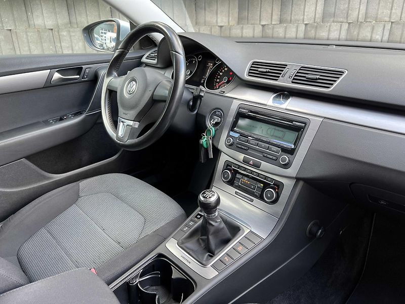 Volkswagen Passat 2.0 TDi 4MOTION 1.MAJ SERVISKA - fotka 7 z 19