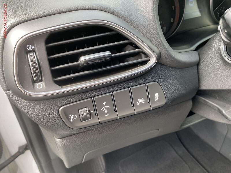 Hyundai i30 (2018) 1.4 T-GDi Fastback, ČR - fotka 14 z 15