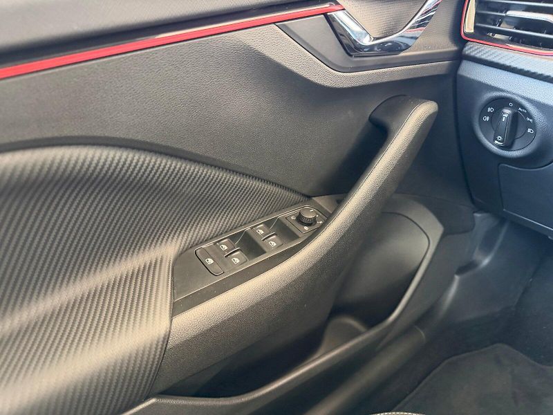 Škoda Kamiq (2025) Monte Carlo 1.0 TSI / 85 kW M6 - fotka 7 z 27
