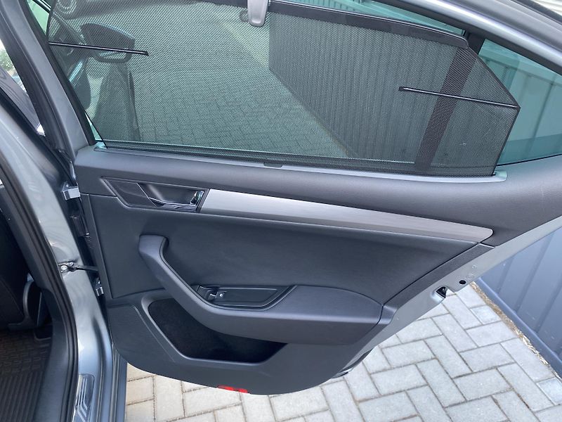 Škoda Superb 2.0TDI110kW-1xMAJ.-CZ-66 000KM - fotka 36 z 43