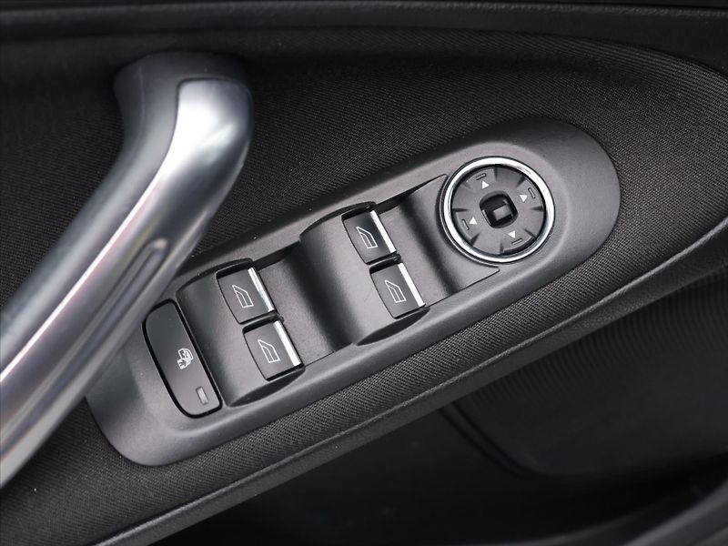 Ford S-MAX 2,0 TDCI 103kW Convers+ 7-Míst - fotka 17 z 32