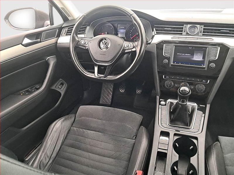 Volkswagen Passat (2016) Comfortline 2.0 TDI, Kůže - fotka 7 z 19