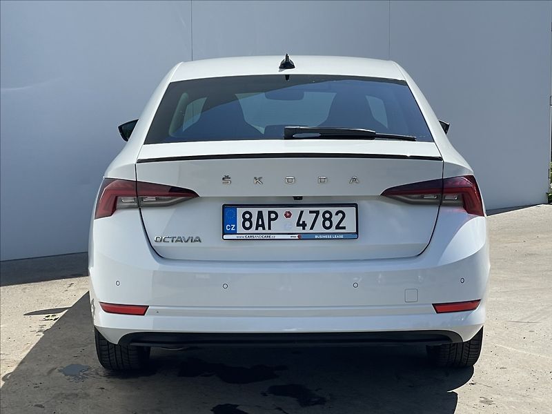 Škoda Octavia 2,0 TDI DSG Style Plus TAŽNÉ - fotka 23 z 23