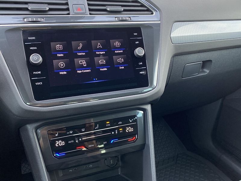 Volkswagen Tiguan 2,0 TDI 110 kW DSG Life - fotka 16 z 28