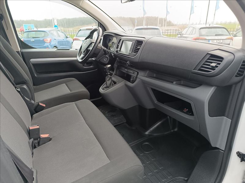 Opel Vivaro 2,0 CDTi Crewvan - fotka 12 z 21