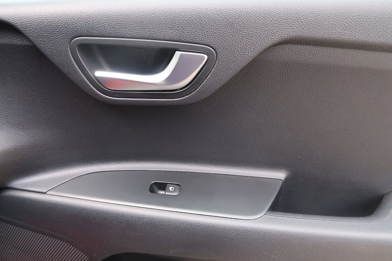 Kia Stonic (2023) Exclusive 1,0 T-GDI DCT7 74kW - fotka 17 z 31