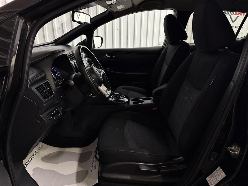 Nissan Leaf N-CONNECTA 160kW 62kWh - fotka 24 z 38