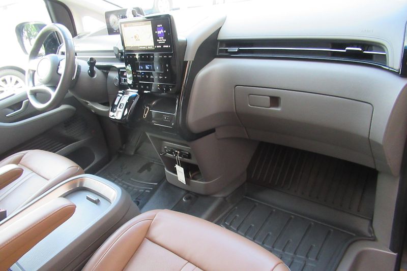 Hyundai Staria 2.2 CRDi 4x4 TAŽNÉ PANORAMA  - fotka 26 z 47