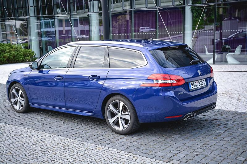 Peugeot 308 (2020) GT NAVI1.5 BlueHDi ČR 1MAJITEL - fotka 14 z 33