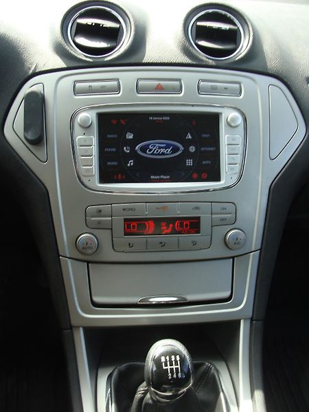 Ford Mondeo 2.0 TDCi, 103 kW, klimatizace - fotka 19 z 31