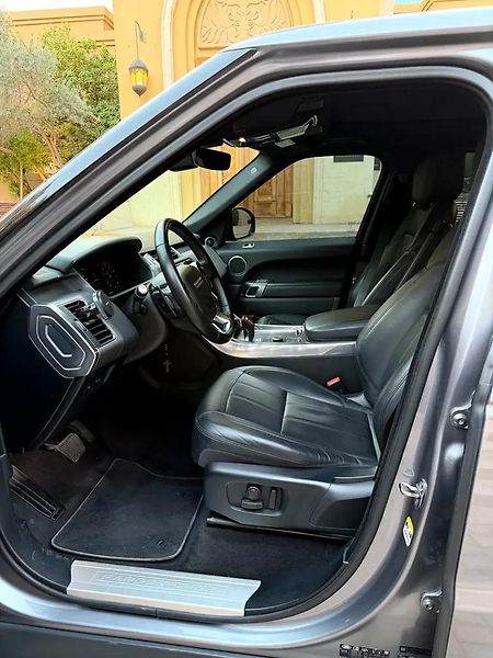 Land Rover Range Rover Sport (2020) Sportovní SUV 4x4 - fotka 5 z 10