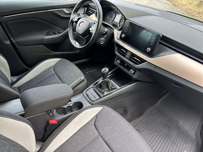 Škoda Scala (2023) 1.5 TSI Style - fotka 8 z 30