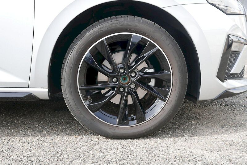 Škoda Scala (2025) 1.5 TSI 110 kW M6° Monte Carlo - fotka 30 z 32