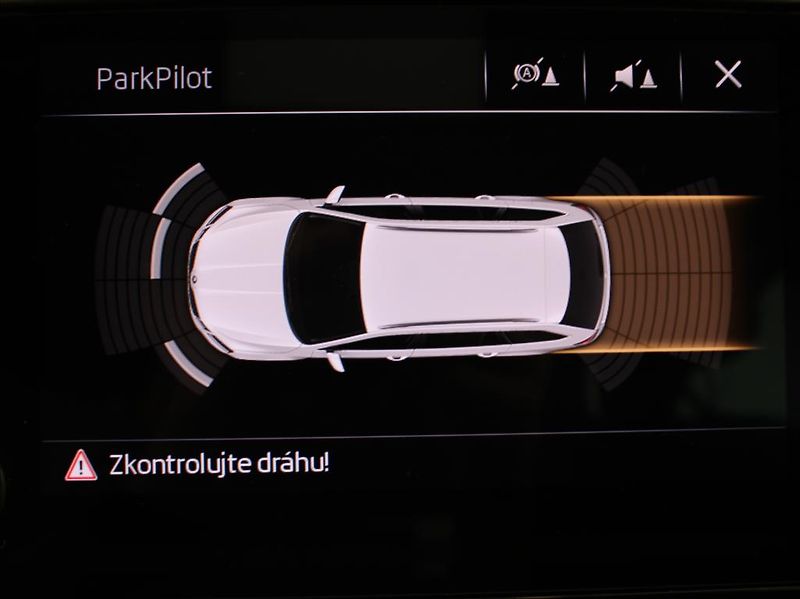Škoda Octavia 2,0 TDi 135kW DSG 4x4 Style - fotka 10 z 27