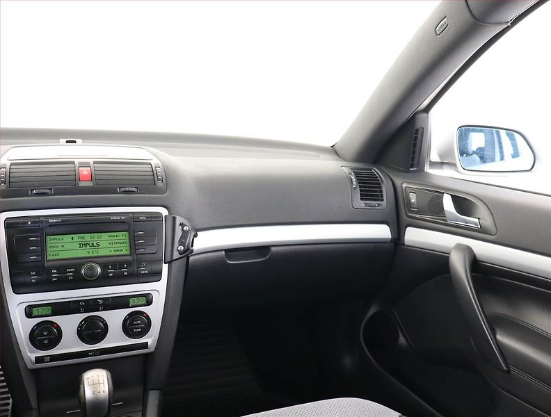 Škoda Octavia (2007) RS 2.0 TDI, Serv.kniha, Xenony - fotka 8 z 19