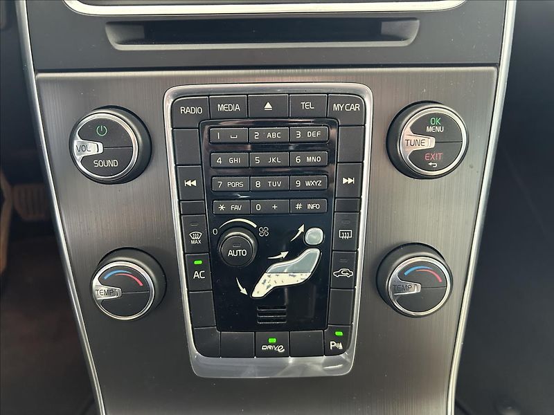 Volvo S60 1,6   D2,84kW - fotka 19 z 22