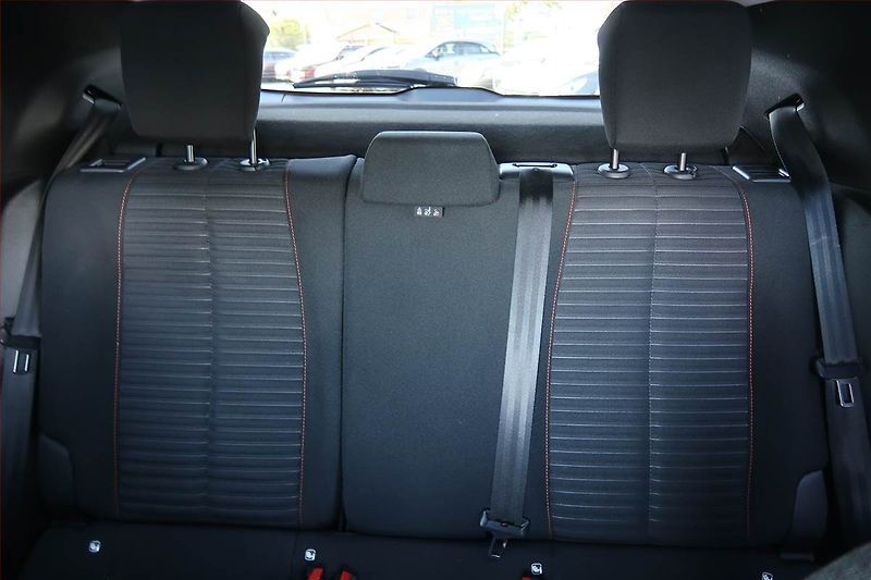 Peugeot 2008 (2021) 1.2 PureTech, Serv.kniha - fotka 10 z 17
