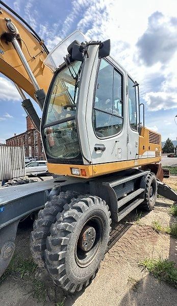 Liebherr (2013) A914 bagr offset+nohy 23t - fotka 4 z 10