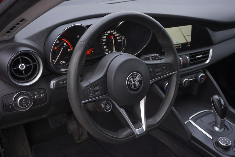 Alfa Romeo Giulia 2.2 JTD 132kW - fotka 10 z 25
