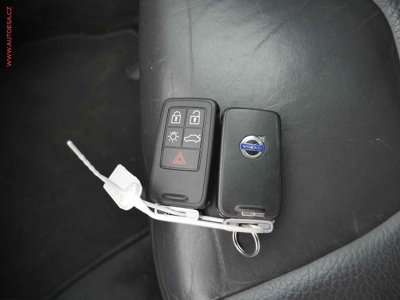 Volvo V60 (2013) 2.0D, ČR, AT - fotka 15 z 17