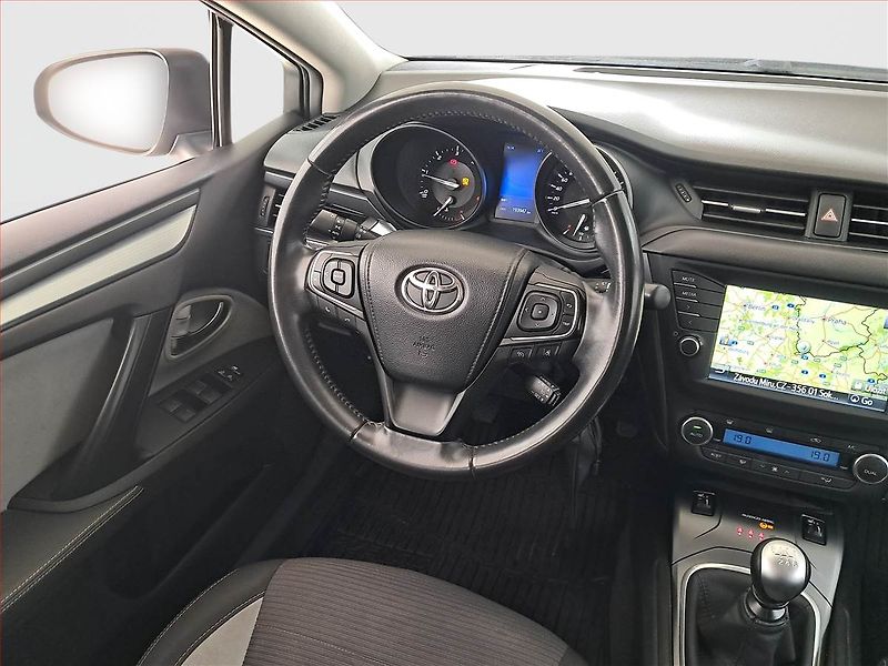Toyota Avensis (2017) 2.0 D-4D, Navi, Tempomat - fotka 7 z 17