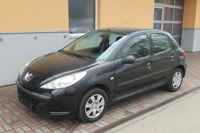Peugeot 206 + 1.1i KLIMA - fotka 4 z 15