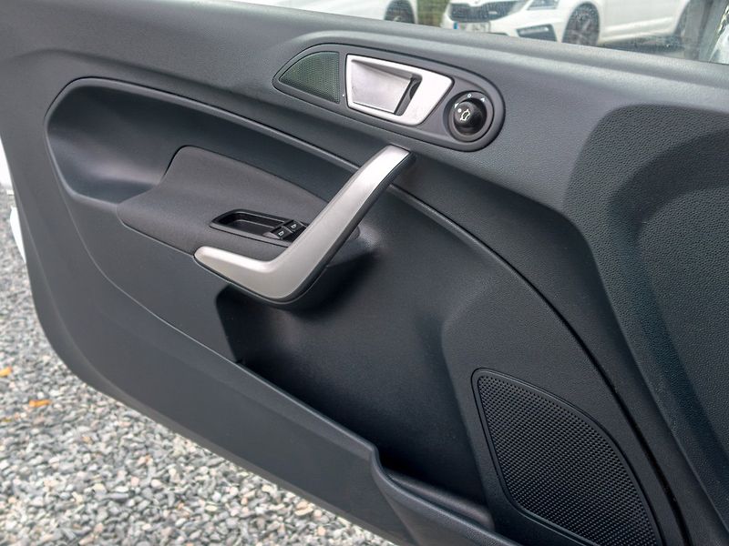 Ford Fiesta (2012) 1.25i 44KW – KLIMA - fotka 20 z 32