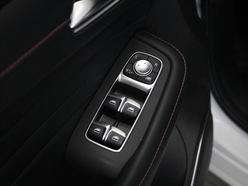 MG EHS 1,5 PHEV 190kW Exclusive PANO - fotka 17 z 28