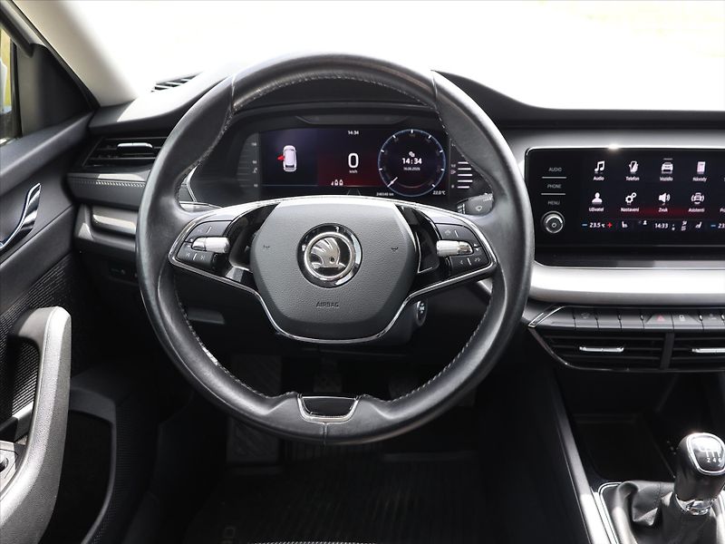 Škoda Octavia 2,0 TDI 85kW Ambition CZ - fotka 24 z 32