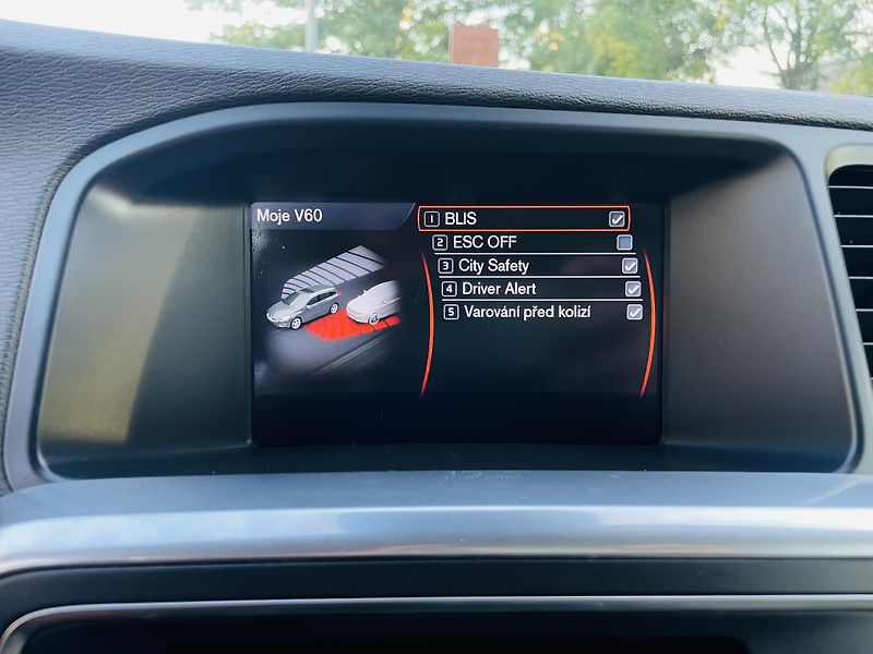 Volvo V60 2.0D4 5V AUTOMAT KAMERA TAŽNÉ - fotka 38 z 43