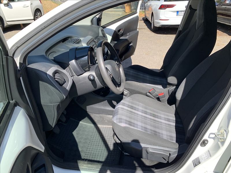 Peugeot 108 1,0 i ČR,KLIMATIZACE,CEBIA - fotka 12 z 17
