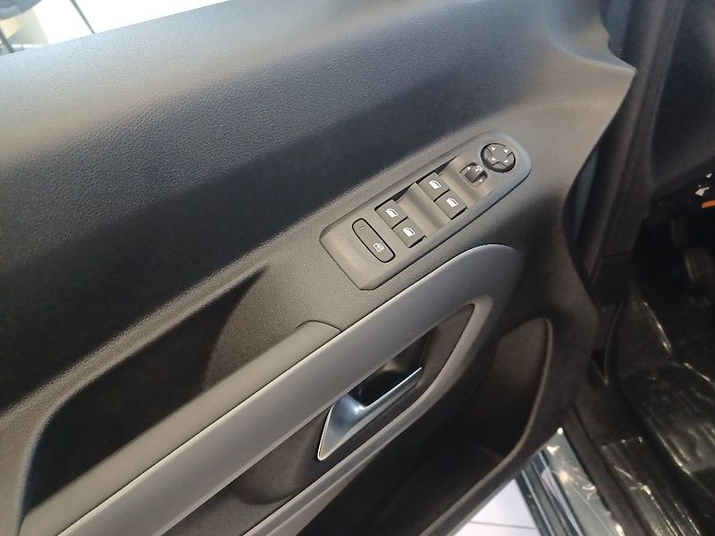 Opel Combo (2025) Elegance Plus 1,5 CDTi MT6 - fotka 18 z 27