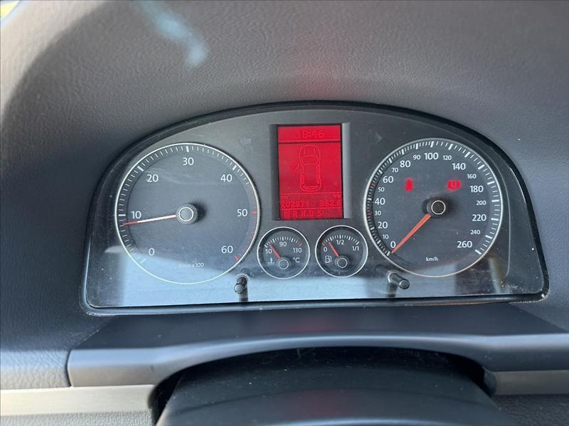 Volkswagen Touran 2,0 TDi DSG highline 7-míst - fotka 13 z 18