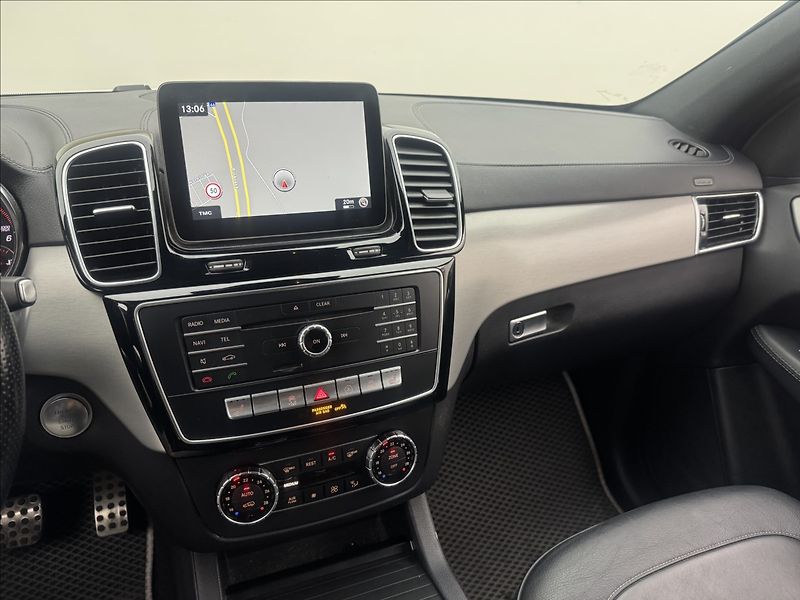 Mercedes-Benz GLE 3,0 AMG 4X4 LED DPH PANO TAŽNÉ - fotka 17 z 46