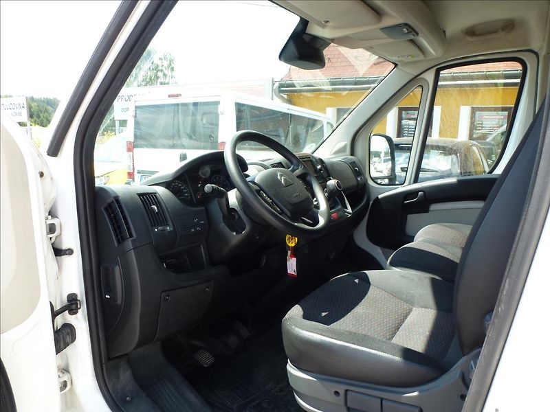 Citroën Jumper 2,0 BlueHDi 130 Plus 33 L3H2 - fotka 18 z 51