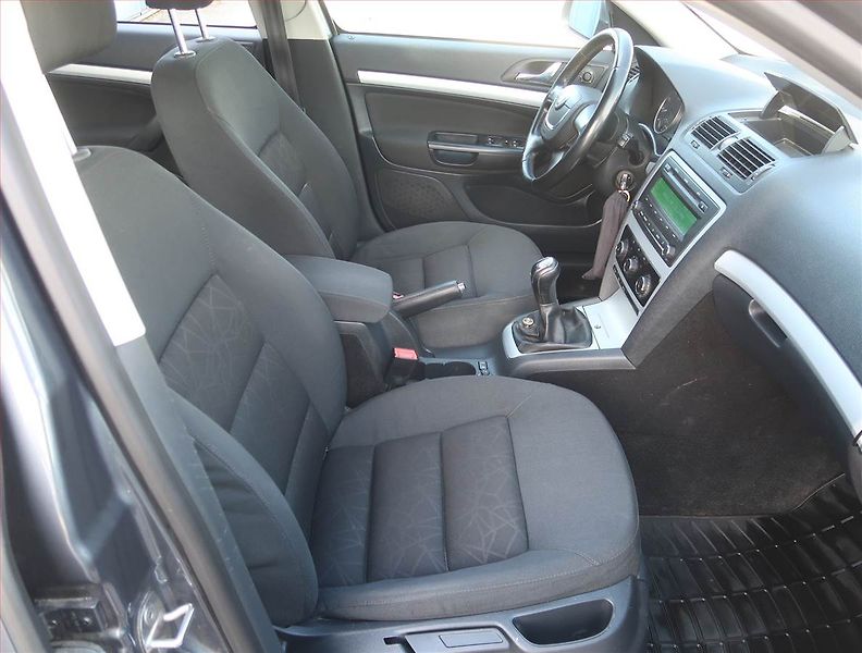 Škoda Octavia (2011) Ambiente 1.2 TSI, Serv.kniha - fotka 9 z 16
