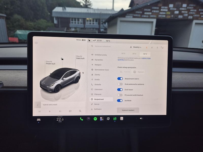 Tesla Model Y LONG RANGE DUAL MOTOR 95,0% - fotka 28 z 49