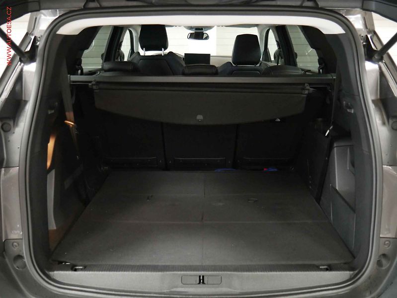 Peugeot 5008 (2022) 1.2 PT, 1.maj,ČR, Allure - fotka 7 z 23