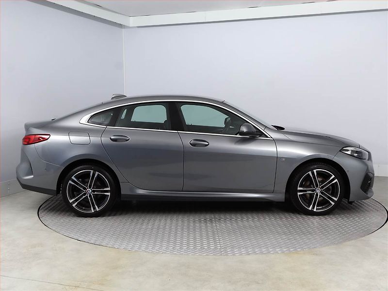 BMW Řada 2 (2023) 218i - fotka 6 z 21