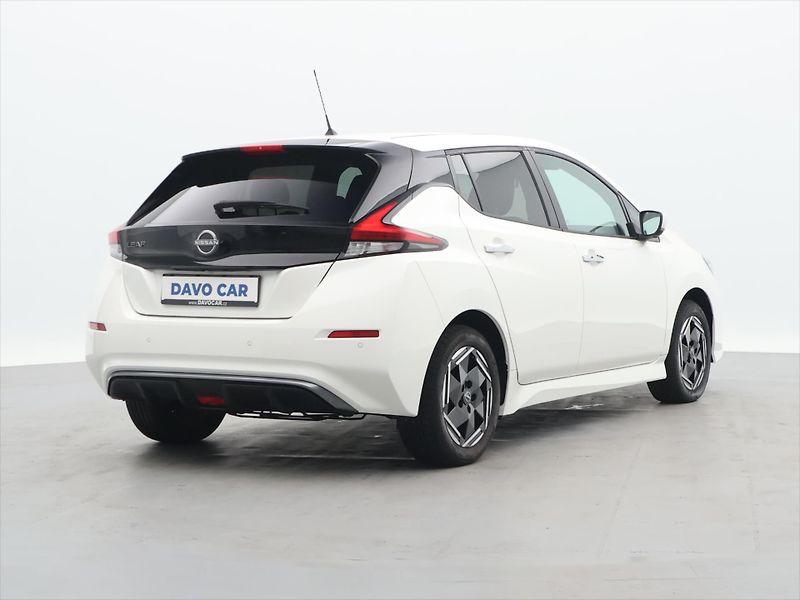 Nissan Leaf 110kW ACENTA 40kWh CZ - fotka 7 z 30