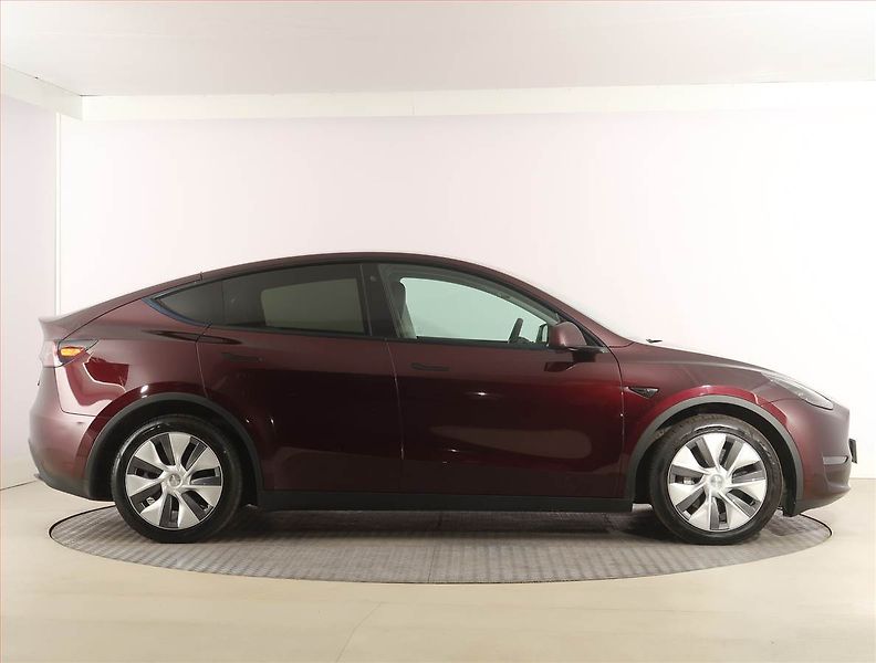 Tesla Model Y (2023) Long Range AWD 79kWh, SoH 91% - fotka 6 z 33