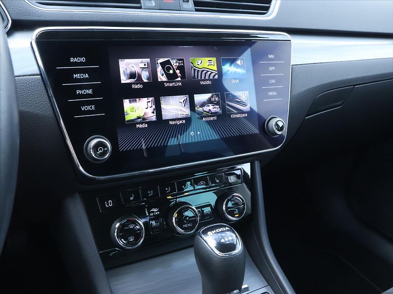 Škoda Superb 2,0 TDI 147kW 4x4 DSG Style+ C - fotka 21 z 34