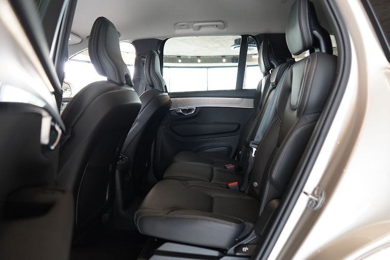 Volvo XC90 T8 AWD PLUS, Ventilace, 360° - fotka 43 z 48