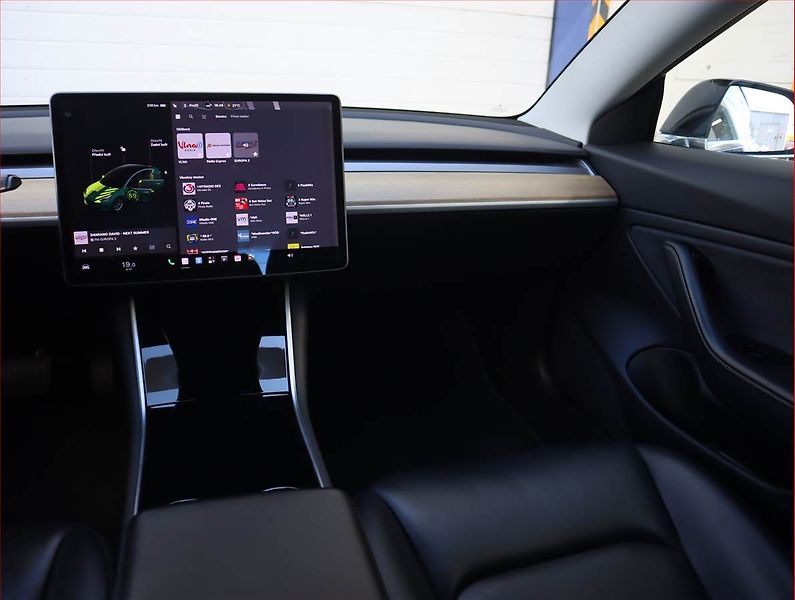 Tesla Model 3 (2019) Std Range Plus 52kWh, SoH 80% - fotka 8 z 25