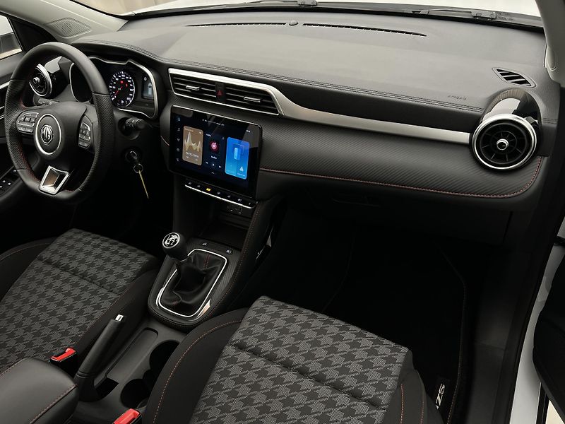 MG ZS 1.5 ESSENTIAL PLUS CZ 1.maj. - fotka 19 z 40