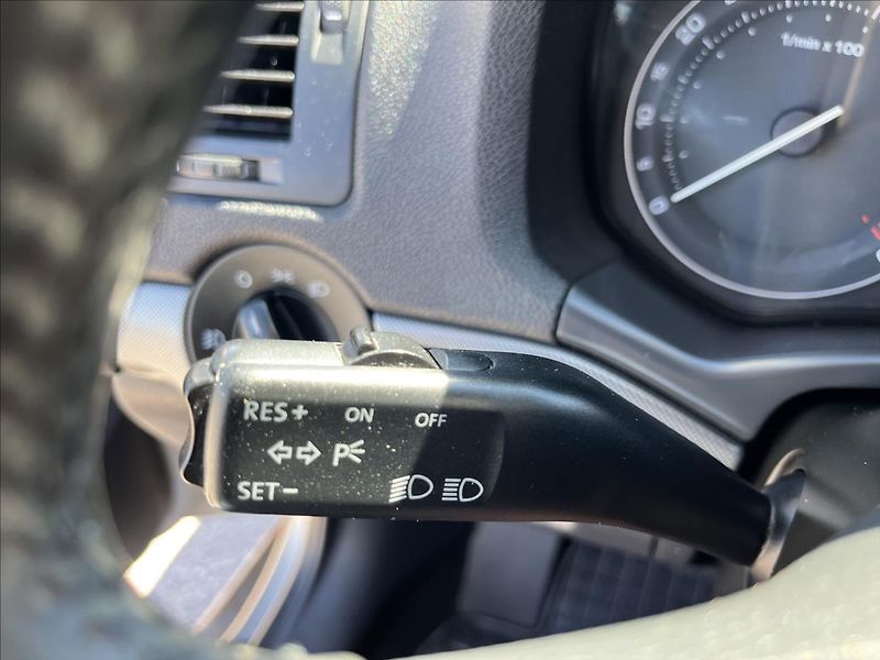 Škoda Octavia 1,6 FSi KLIMA TAŽNÉ  STK 6/28 - fotka 17 z 27