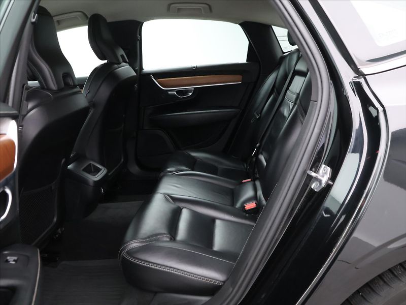 Volvo S90 2.0 D4 140kW CZ Inscription - fotka 14 z 29