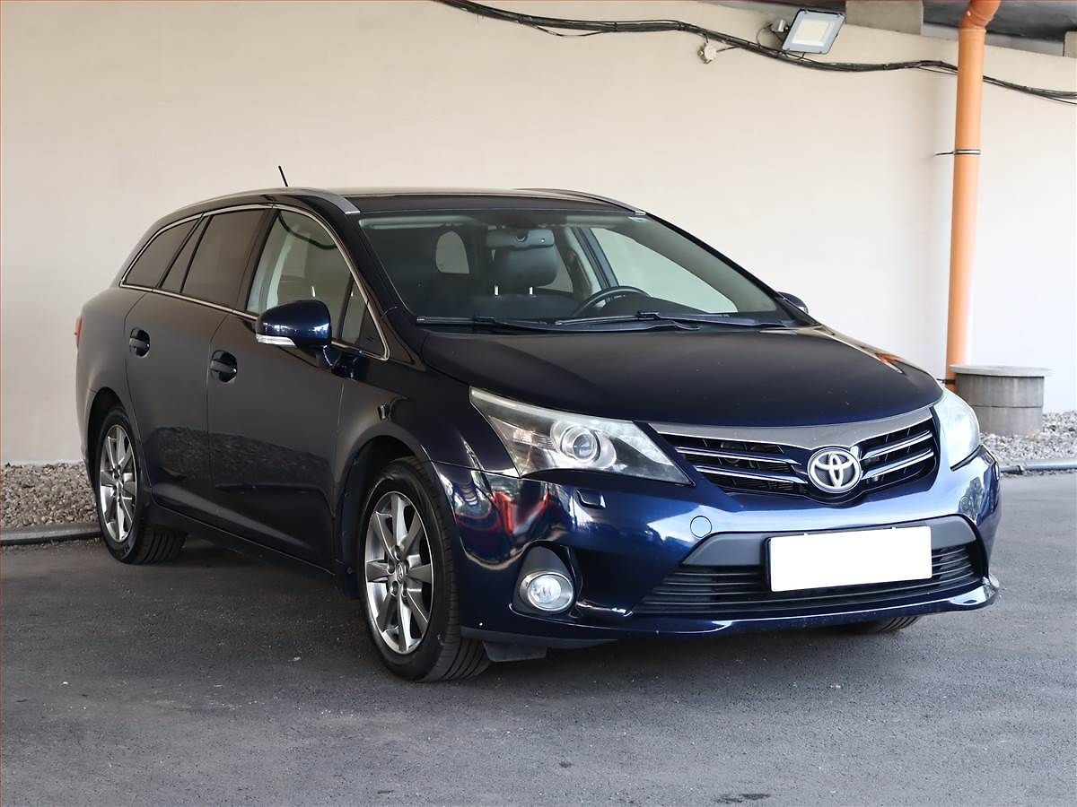 Toyota Avensis 1.8 Valvematic, Automat