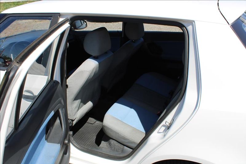 Škoda Fabia 1,2 i  STK 5/2028, ČR - fotka 12 z 19